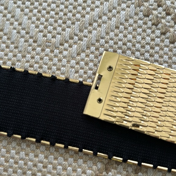 Vintage seashell stretchy belt, 24”, gold over black elastic… AMAZING - Picture 3 of 4